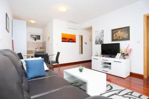 One-Bedroom Apartment with Terrace and Sea View room in Apartments by the sea Trogir - 16210