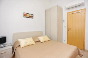 Apartments by the sea Trogir - 16211