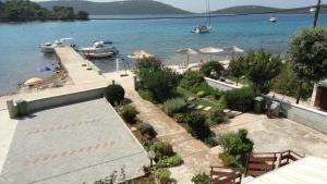 Apartments by the sea Brgulje, Molat - 16217