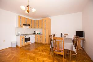 Apartments with parking space Barbat, Rab - 16245