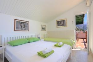 Two-Bedroom Apartment with Terrace and Sea View room in Apartments with a parking space Pisak Omis - 16239