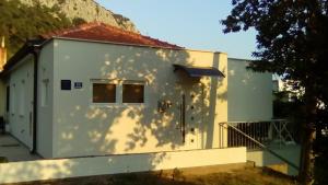 Apartments with a parking space Gradac, Makarska - 16263 