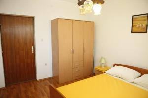 Apartments with parking space Vodice - 16190