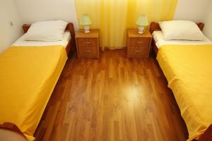 Apartments with parking space Vodice - 16190