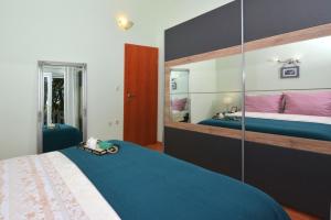 Holiday house with a swimming pool Pozorac, Trogir - 15565