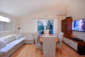 Holiday house with a swimming pool Pozorac, Trogir - 15565