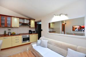 Holiday house with a swimming pool Pozorac, Trogir - 15565