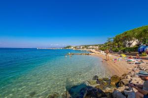 Apartments with a parking space Sveti Vid, Krk - 16955 