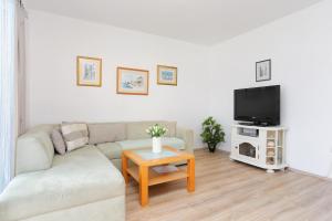 Apartments by the sea Arbanija, Ciovo - 15595