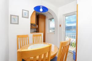 Apartments by the sea Arbanija, Ciovo - 15595