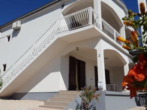 Apartments by the sea Starigrad, Paklenica - 15968