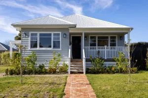 FOREST CORNER - 3 BEDROOM WEATHERBOARD, TRENTHAM - Ballan