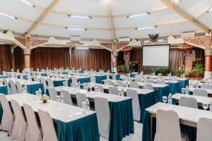 Palm Beach Hotel Bali