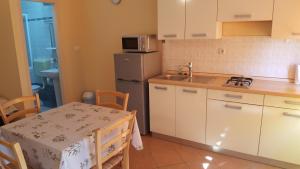 Apartments with a parking space Rakalj, Marcana - 15252