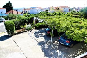 Apartments with a parking space Primosten - 15499 