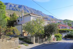 Apartments with a parking space Dugi Rat, Omis - 15417