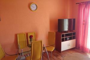 Apartments by the sea Brist, Makarska - 15443