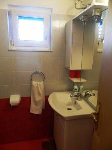 Apartments with parking space Rogoznica - 15876