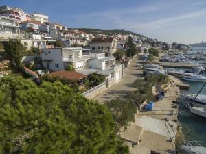 Apartments by the sea Tisno, Murter - 15895