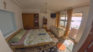 Apartments by the sea Tisno, Murter - 15895