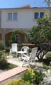Apartments by the sea Nin, Zadar - 15842 