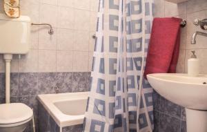 Apartments with parking space Rogoznica - 15876