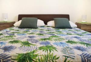 Apartments with parking space Rogoznica - 15876