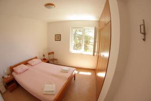 Apartments with a parking space Primosten - 15883