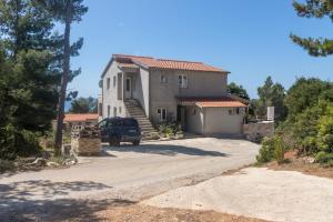 Apartments with a parking space Ivan Dolac, Hvar - 15784