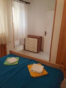 Apartments by the sea Komiza, Vis - 15789