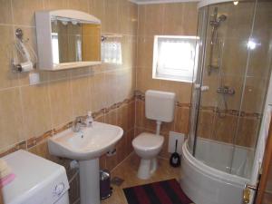 Apartments with parking space Novi Vinodolski - 15823