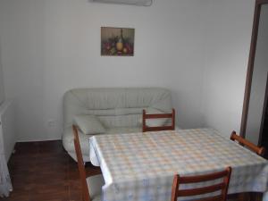 Apartments with parking space Novi Vinodolski - 15823
