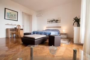 Apartments with WiFi Rijeka - 15844