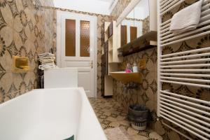 Apartments with WiFi Rijeka - 15844