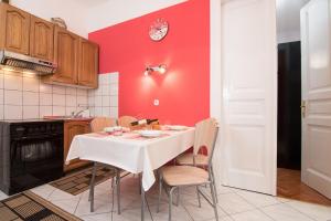 Apartments with WiFi Rijeka - 15844