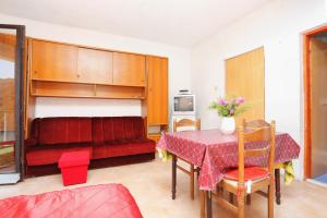 Apartments with a parking space Okrug Donji, Ciovo - 15848