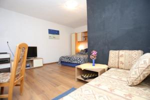 Apartments with a parking space Okrug Donji, Ciovo - 15848