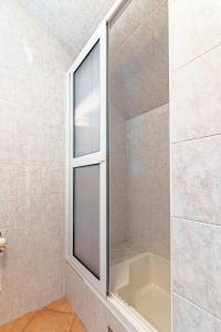 Apartments and rooms with parking space Hvar - 15706