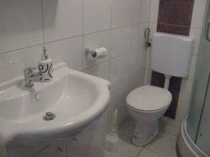 Apartments with parking space Supetarska Draga - Donja, Rab - 15602