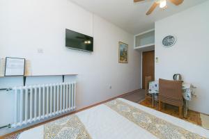 Apartments by the sea Brist, Makarska - 15714