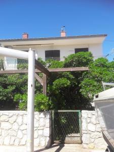 Apartments with a parking space Mali Losinj (Losinj) - 15858 