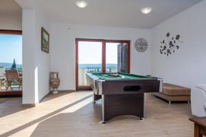 Family friendly house with a swimming pool Sveti Filip i Jakov, Biograd - 15775