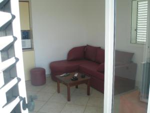 Apartments by the sea Primosten - 15704