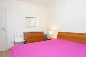 Apartments with parking space Makarska - 15841