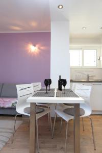 Apartments with parking space Makarska - 15841