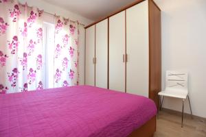 Apartments with parking space Makarska - 15841