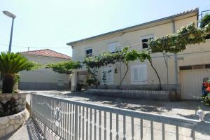 Apartments by the sea Trogir - 15517
