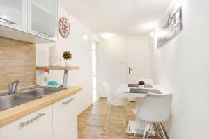 Apartments by the sea Trogir - 15517