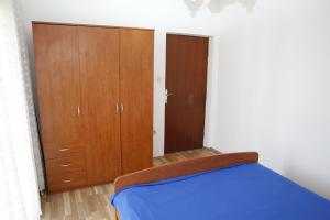 Apartments with parking space Vodice - 16190