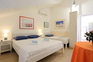 Apartments with parking space Pisak, Omis - 16239